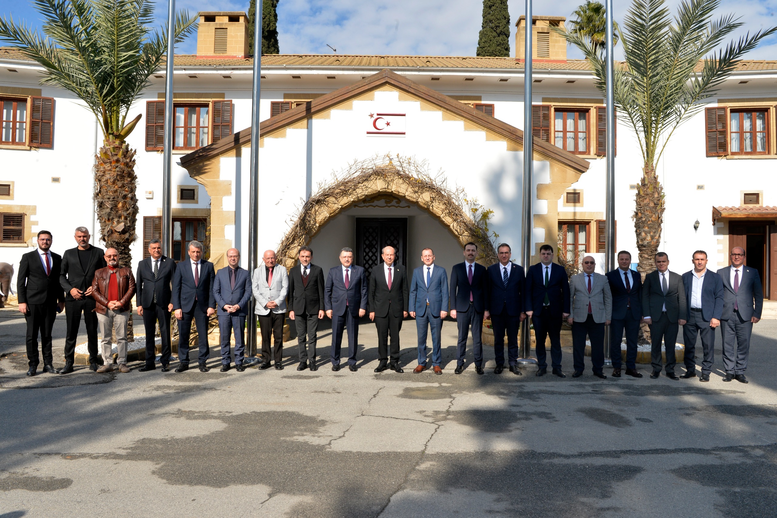 Cumhurbaşkanı Tatar Trabzon’dan gelen heyeti kabul etti
