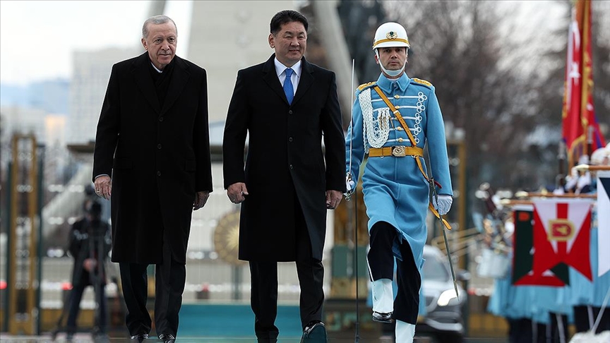 Erdoğan, Moğolistan Cumhurbaşkanı Ukhnaa’yı resmi törenle karşıladı