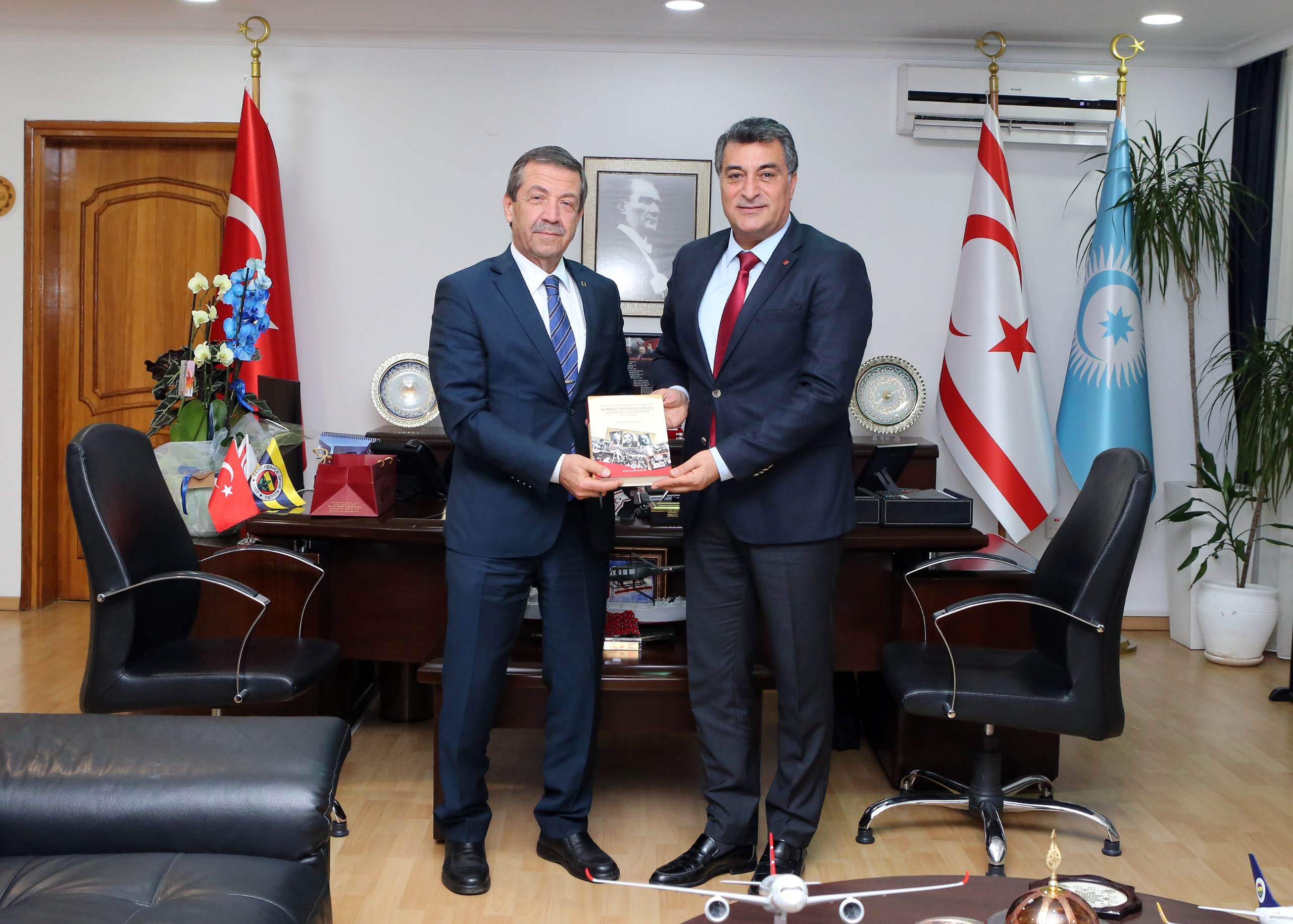Dışişleri Bakanı Ertuğruloğlu, Tarihçi Yazar Doç. Dr. Balyemez’i kabul etti