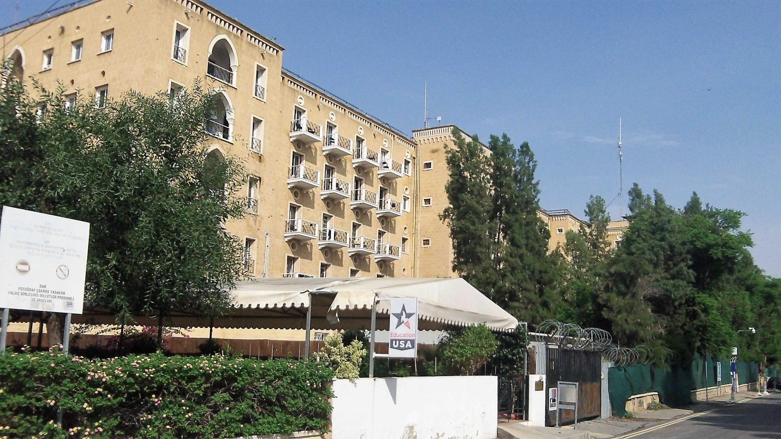 Kıbrıslı Türk ve Rum siyasi partiler Ledra Palace’ta bir araya geldi