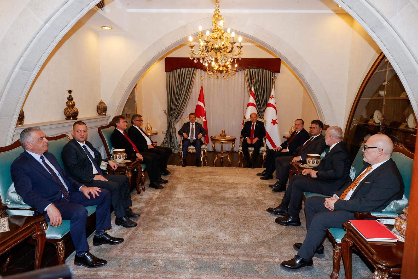 Tatar, Cenevre görüşmesi öncesinde Meclis’te temsil edilen siyasi partileri kabul etti