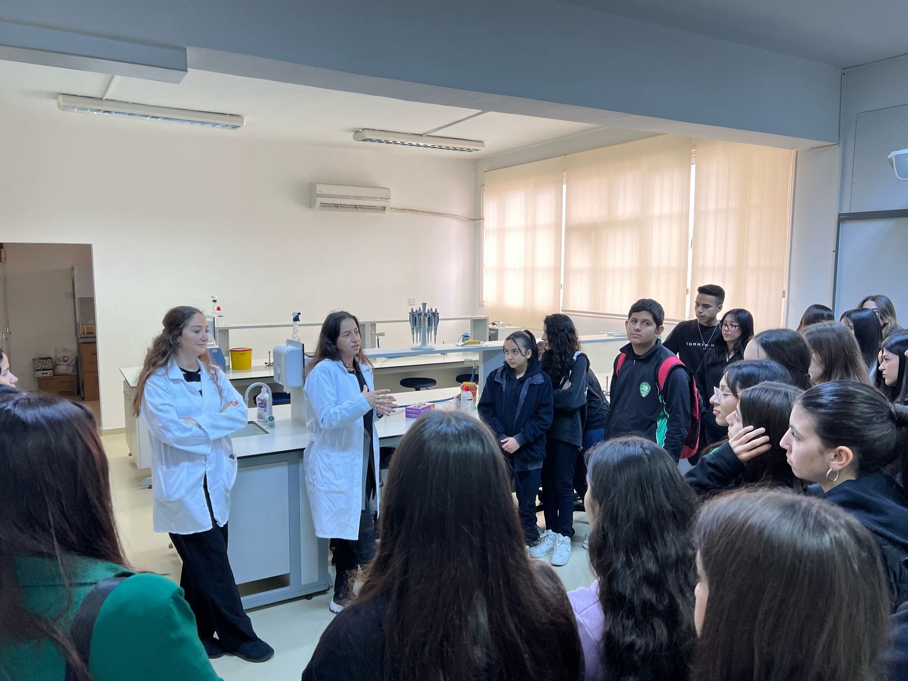 Değirmenlik Lisesi öğrencileri DAÜ Fen ve Edebiyat Fakültesi’ni ziyaret etti