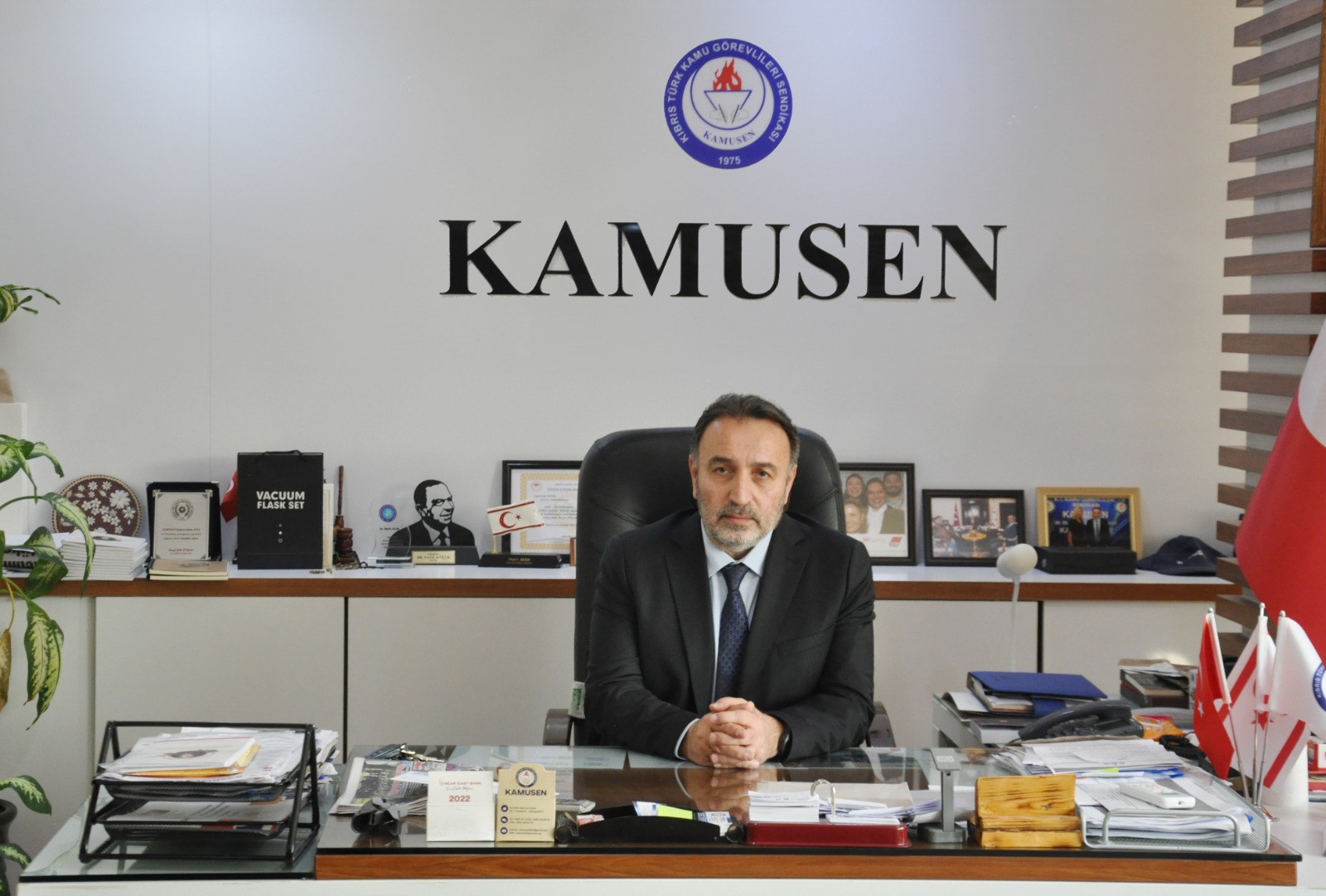 KAMUSEN’den Ünal Üstel’e destek