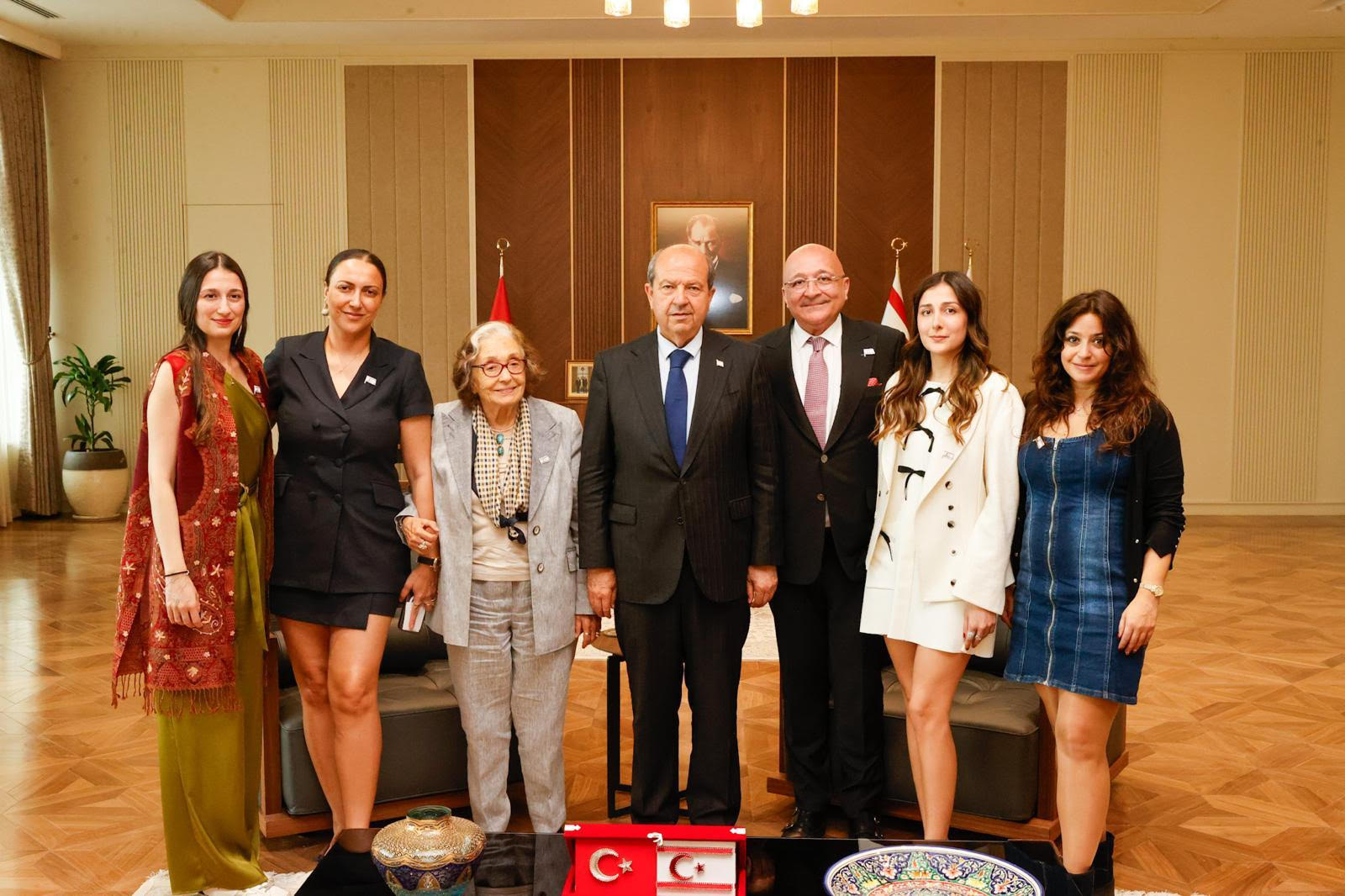 Tatar, Yazar Gülten Dayıoğlu’nu kabul etti