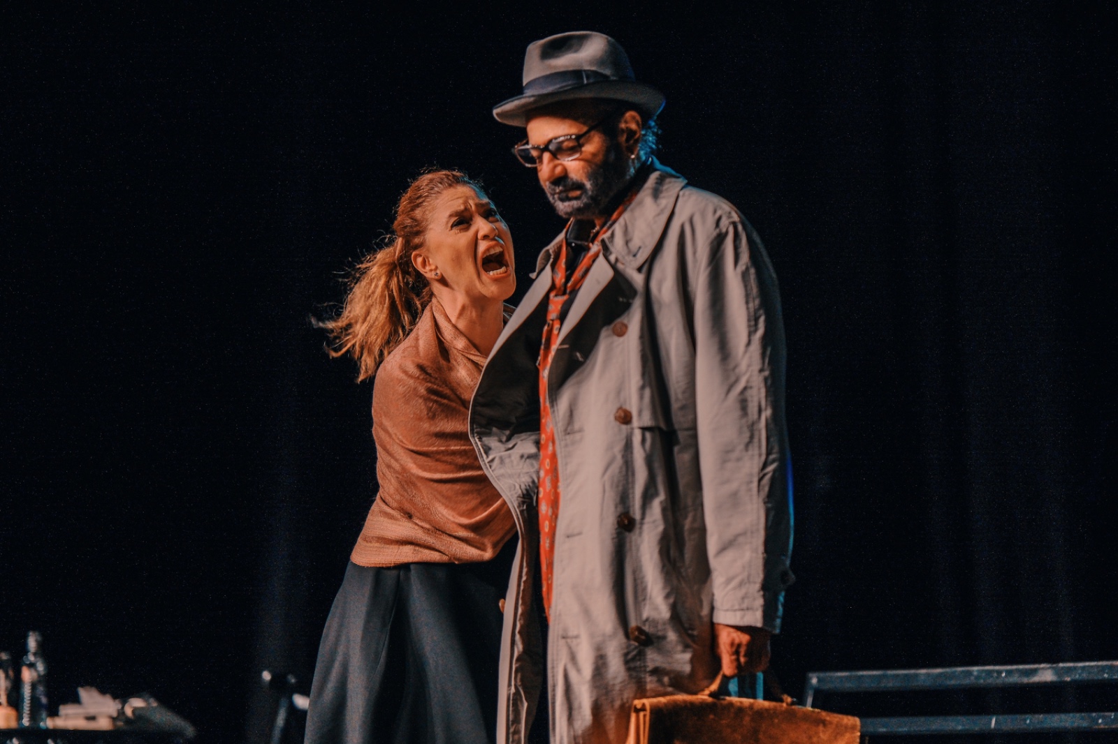 Kıbrıs Tiyatro Festivali kapsamında “Aşk Biter mi?” oyunu KÜKOM’da sahnelendi