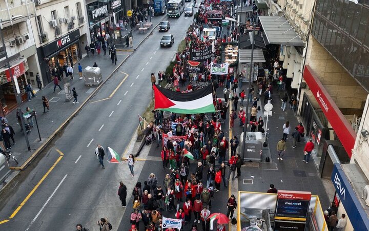 Arjantin’de binlerce kişi İsrail’in Gazze’ye yönelik saldırılarını protesto etti