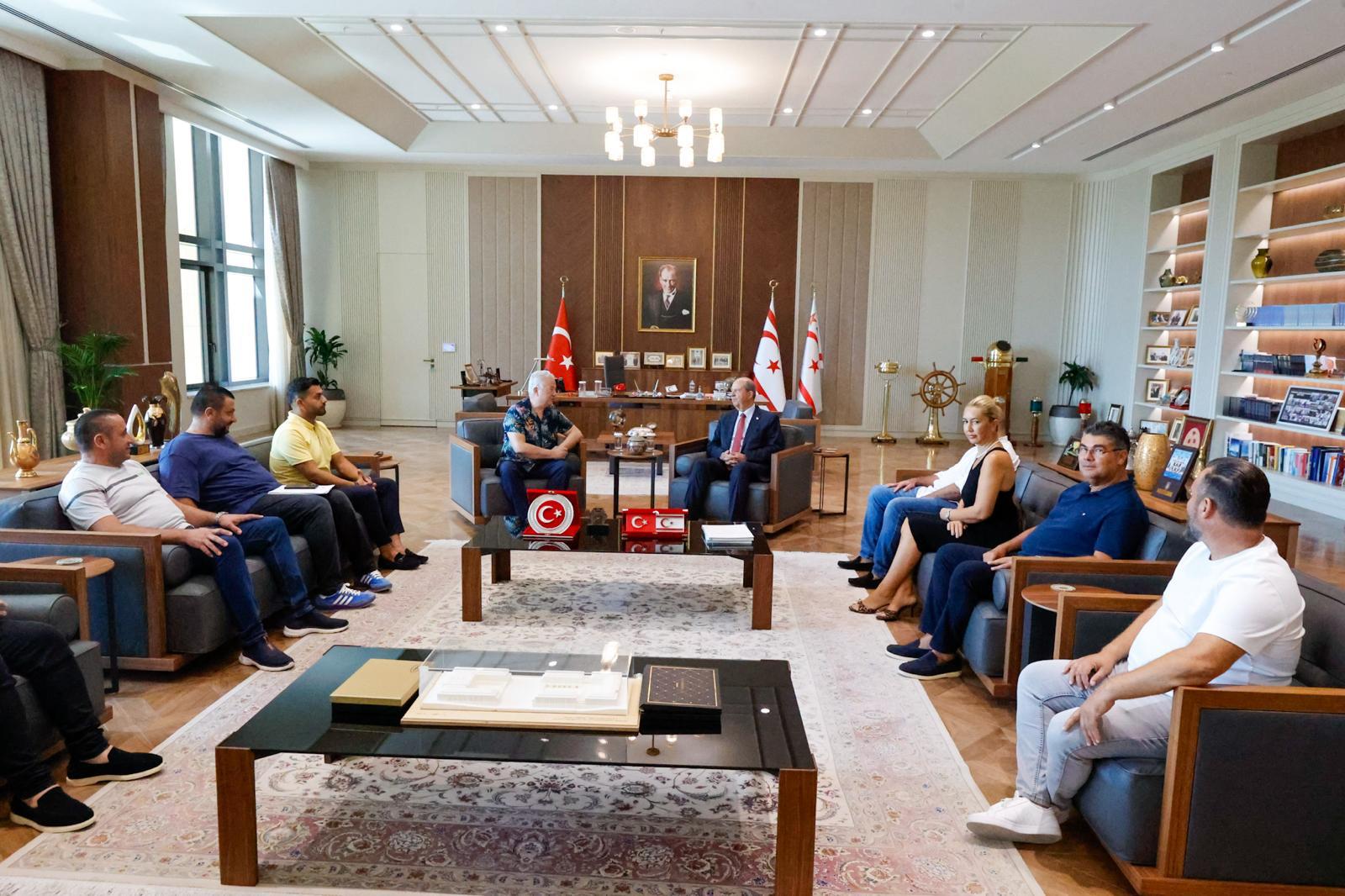 Cumhurbaşkanı Tatar, emlakçılara görüştü