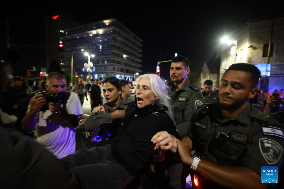 Gazze kentinde toplanan binlerce Filistinli, İsrail’in saldırı ve göçe zorlama tehdidini protesto etti