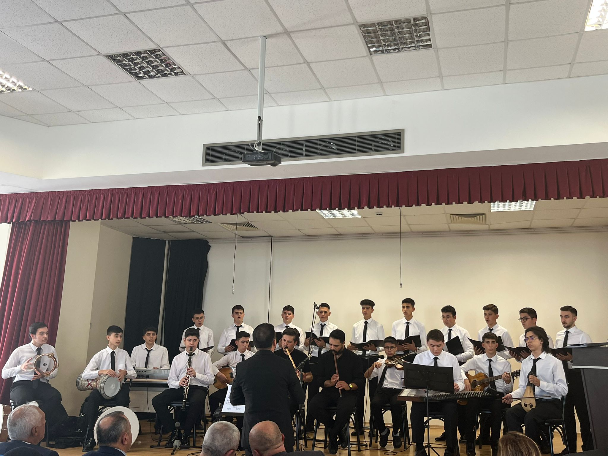 Türkiye’den gelen koro, Hala Sultan İlahiyat Koleji’nde Cumhuriyet Bayramı nedeniyle konser verdi