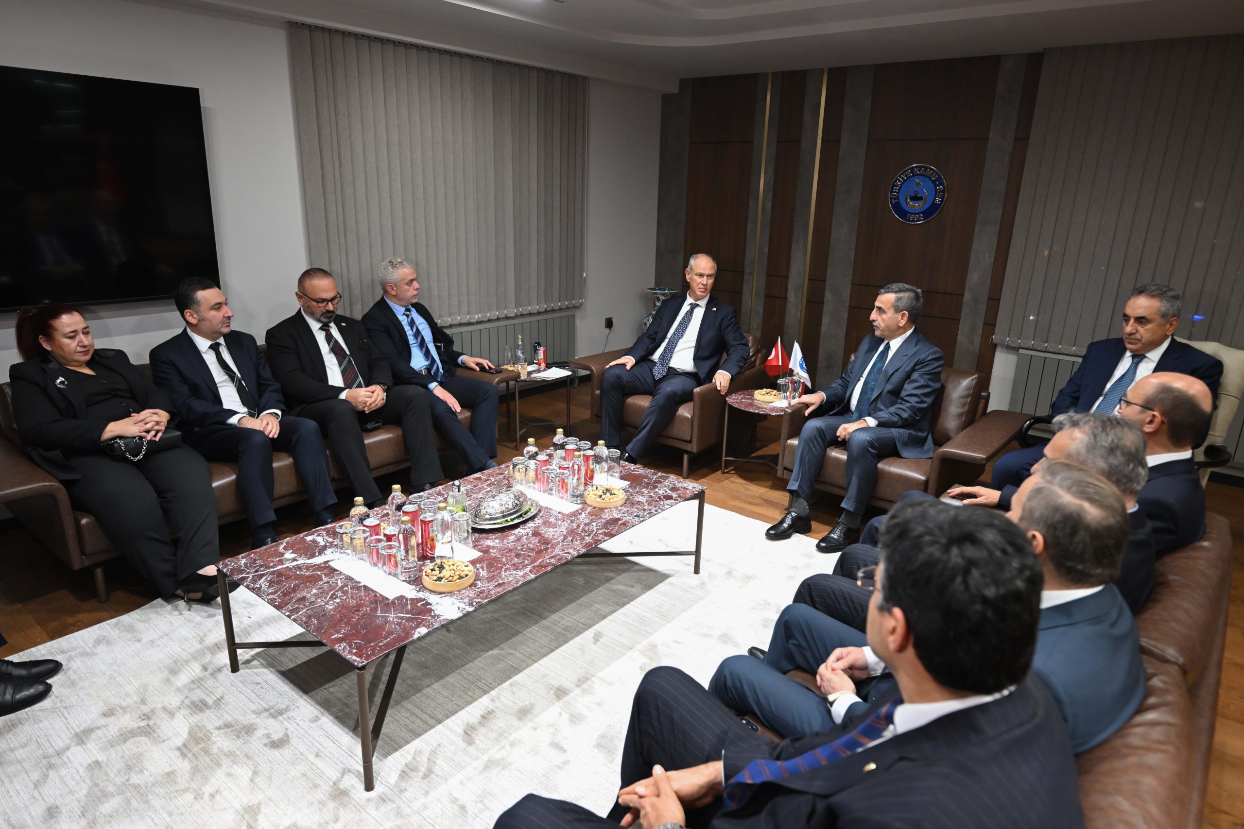 Hasipoğlu Ankara’da Türkiye Kamu-Sen Genel Başkanı Kahveci ile bir araya geldi