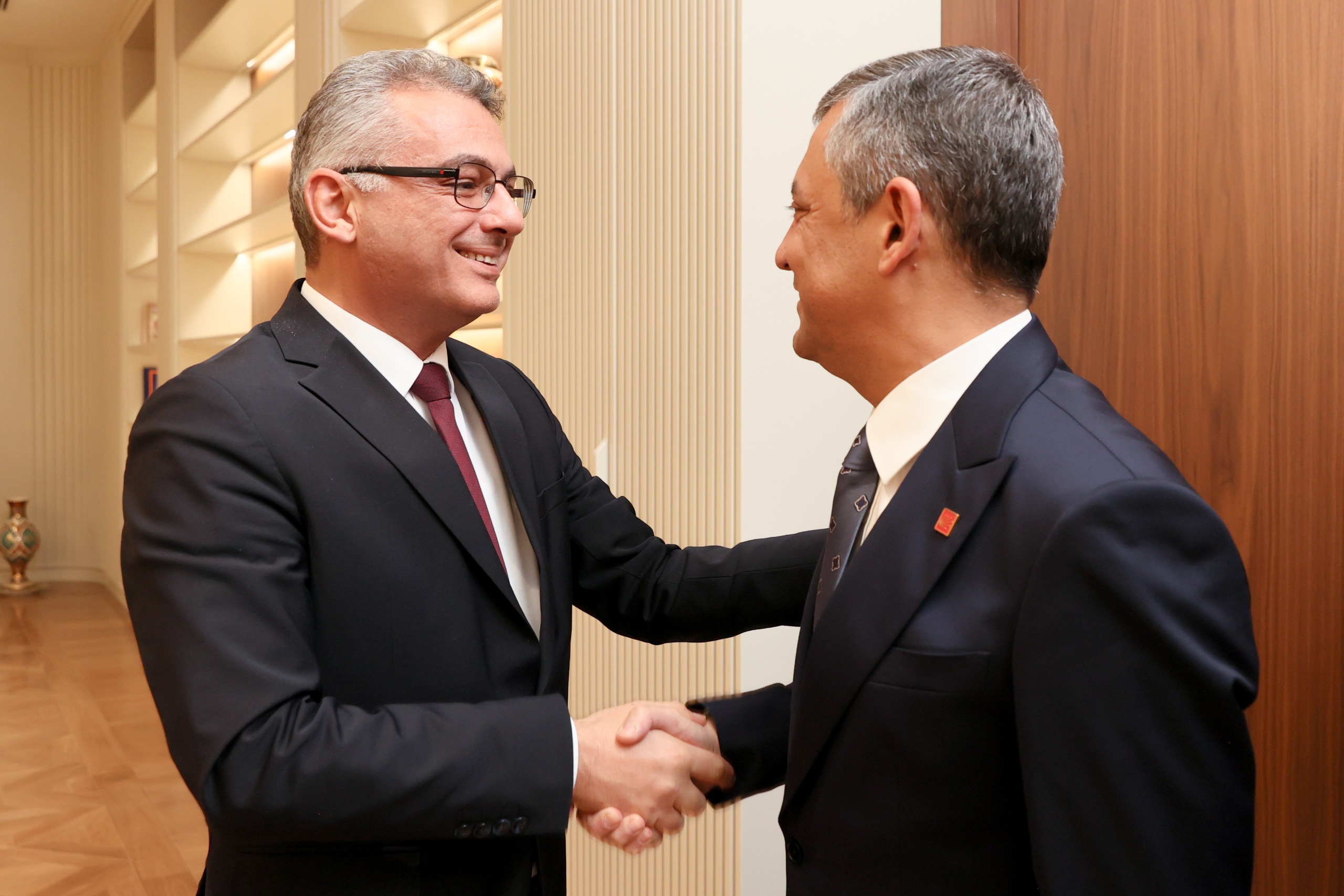 Cumhurbaşkanı Erhürman, CHP Genel Başkanı Özel’i kabul etti