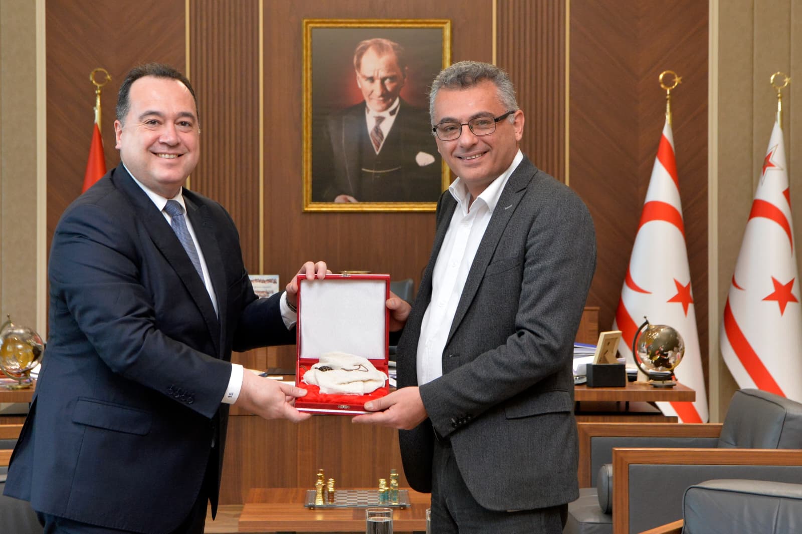 Erhürman, Manisa Büyükşehir Belediye Başkanı Besim Dutlulu ile görüştü