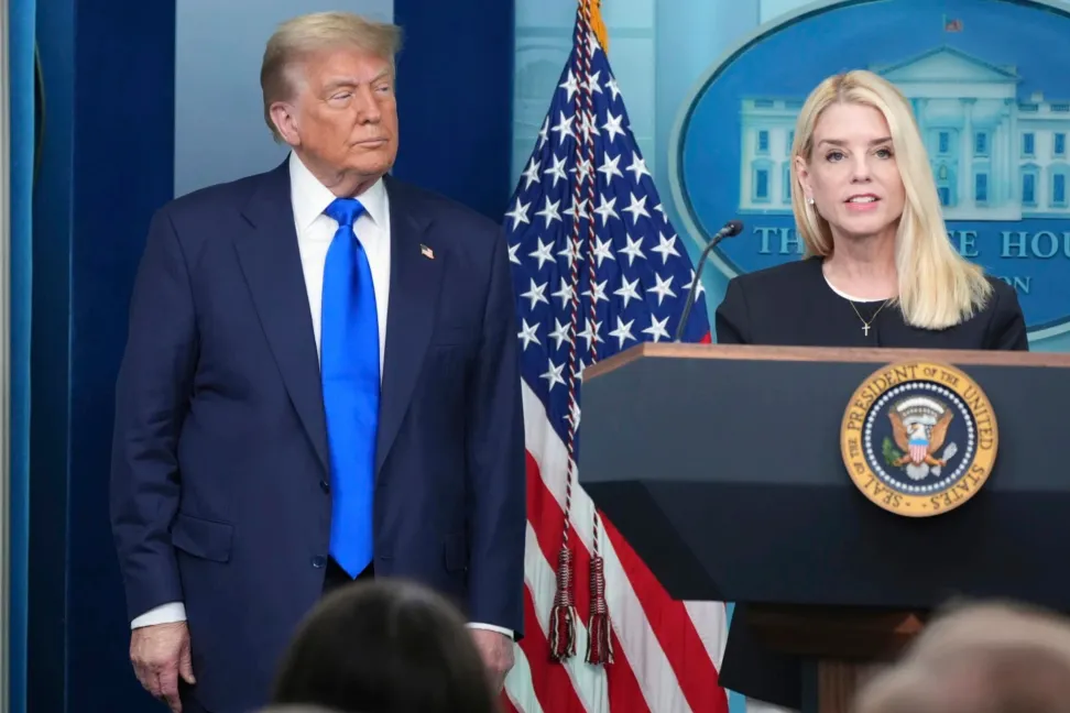 ABD Başkanı Trump, Adalet Bakanı Bondi’yi görevden aldığını duyurdu