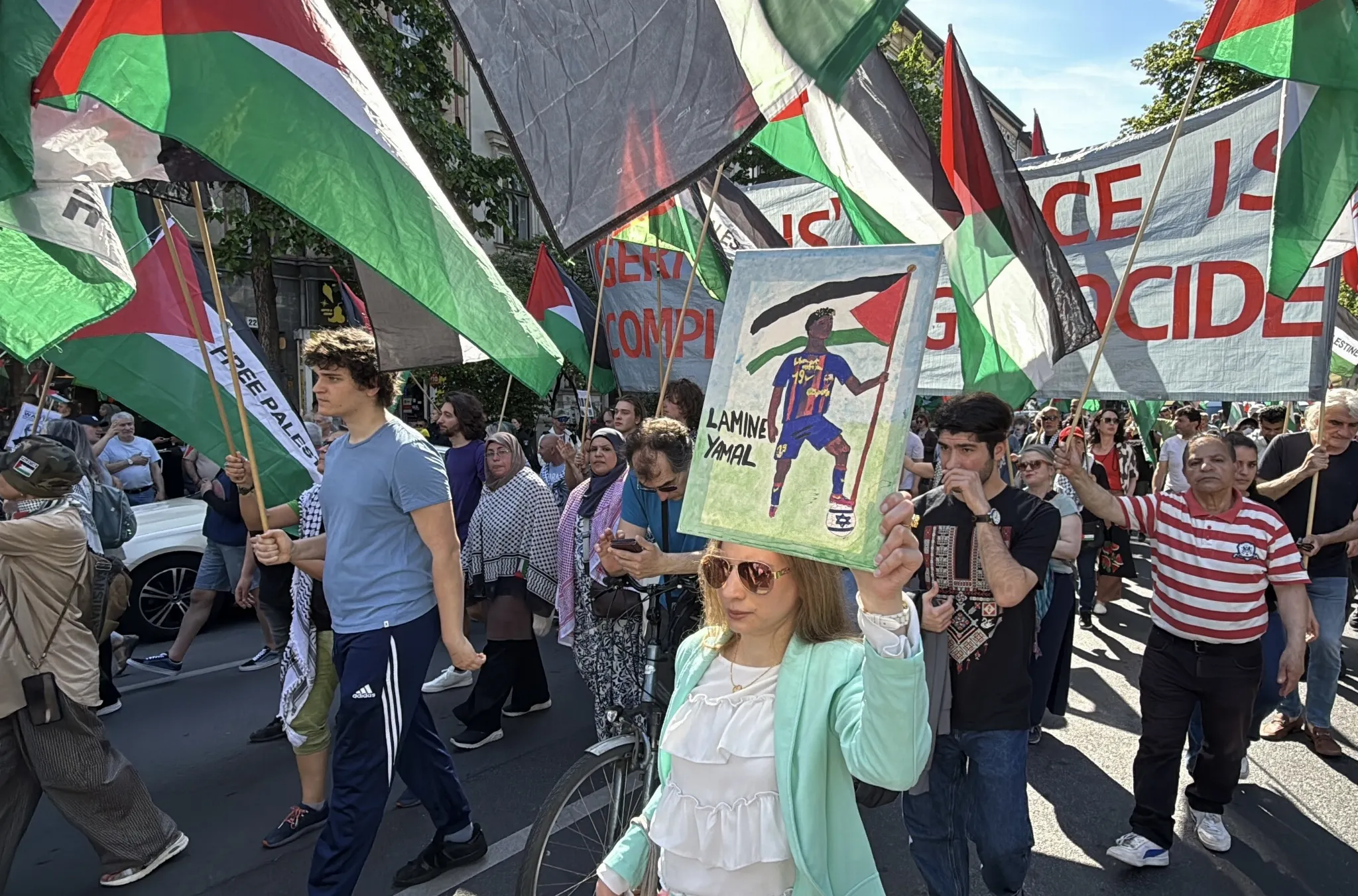 Berlin'de Filistin'e destek gösterisi düzenlendi