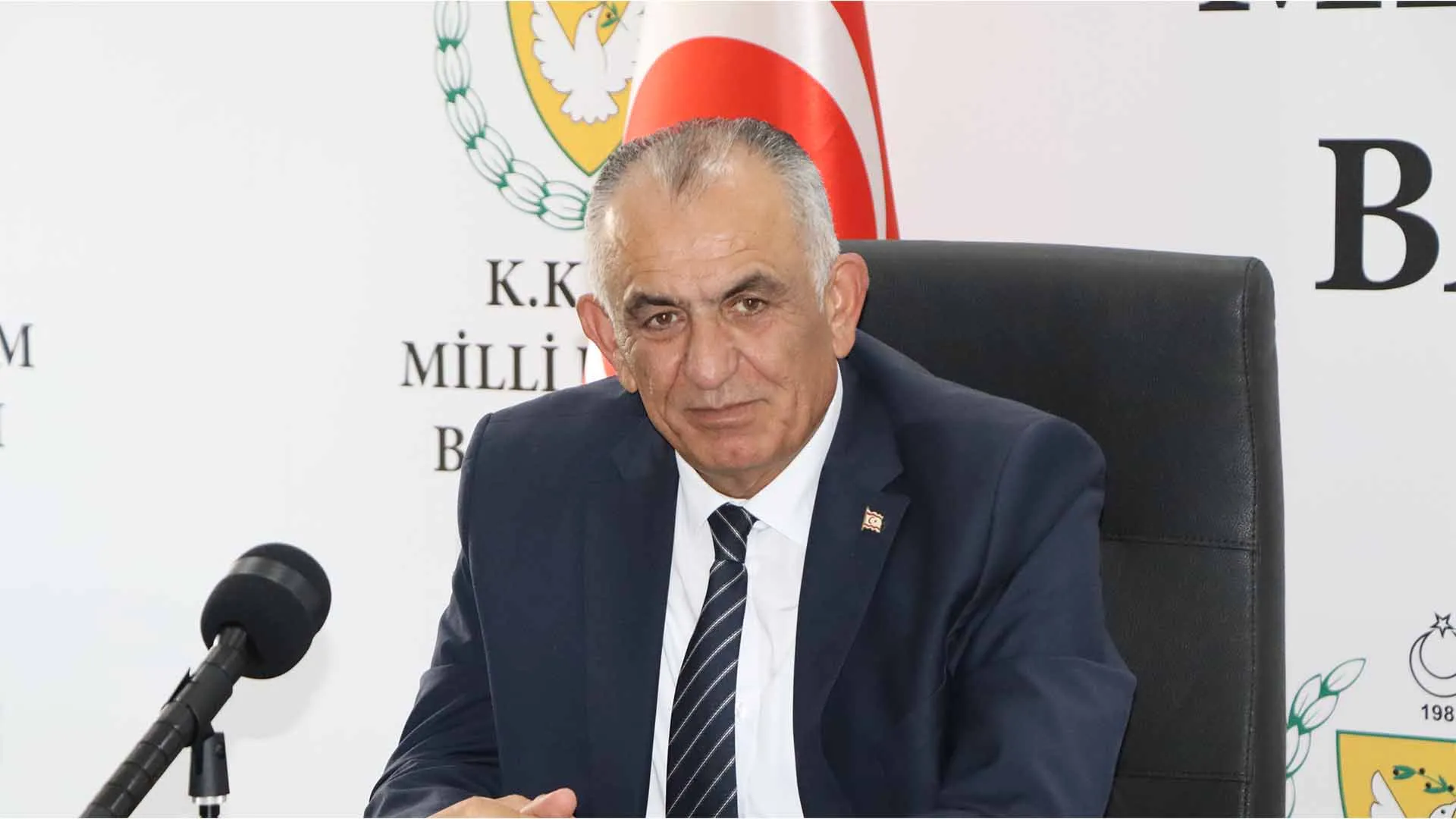 Çavuşoğlu, ONKO Yıldız Kız Hentbol Takımı’nı kabul etti