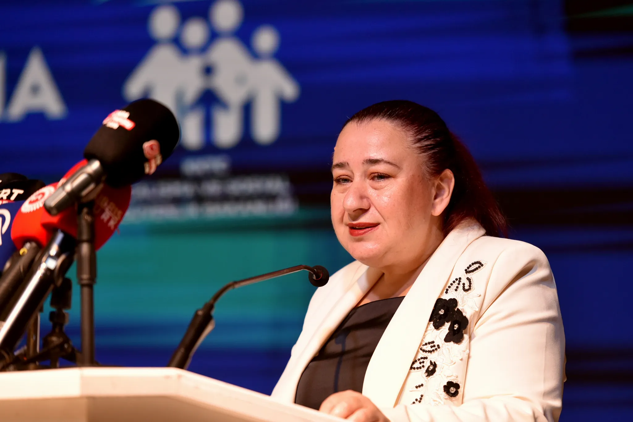 Arıklı: “Siber zorbalık sadece çocuklar için değil gençler, aileler ve yetişkinler için de büyük tehlikeler içeriyor”