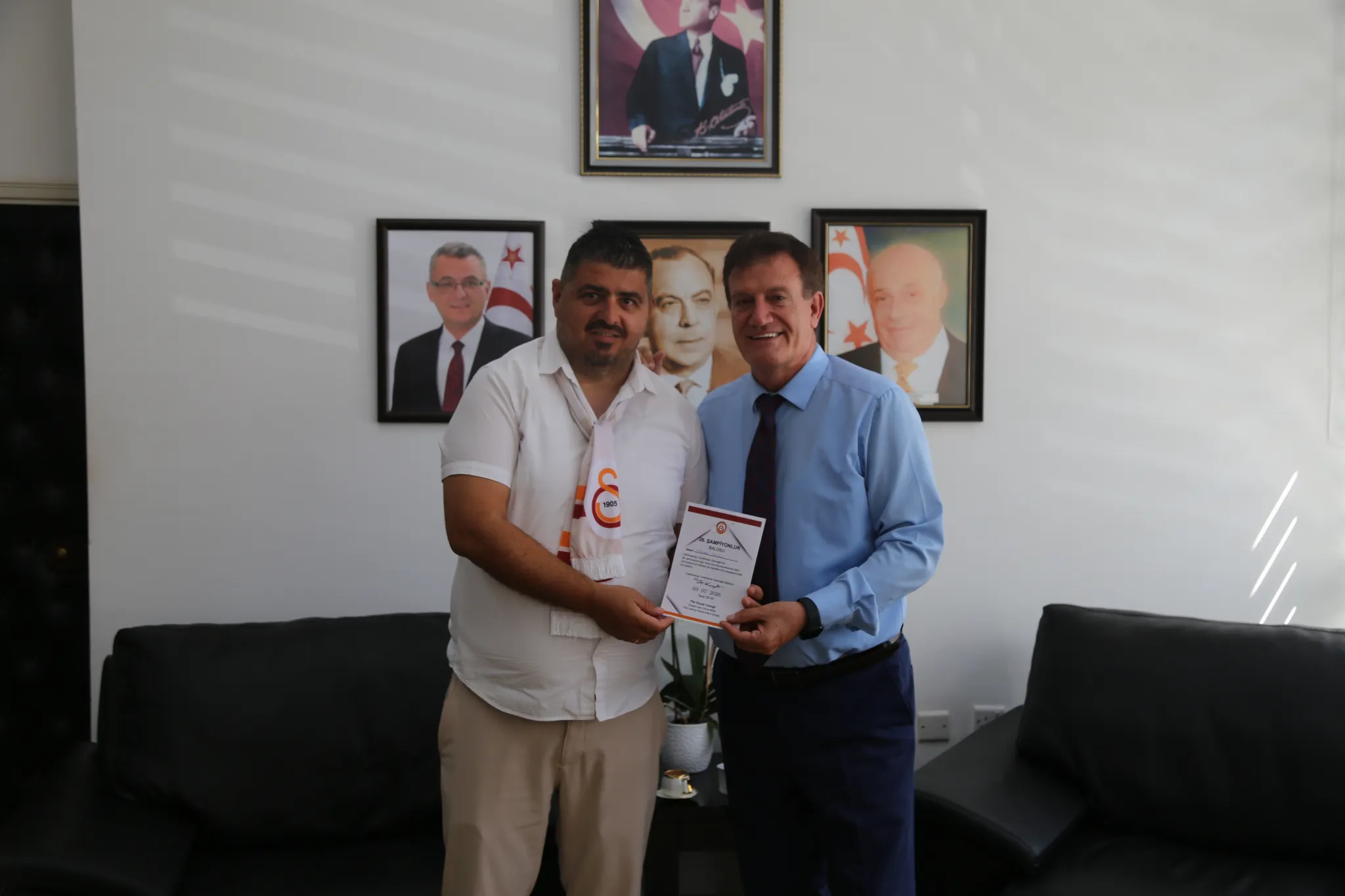 Bayındırlık ve Ulaştırma Bakanı Arıklı KKTC Galatasaraylılar Derneği'ni kabul etti