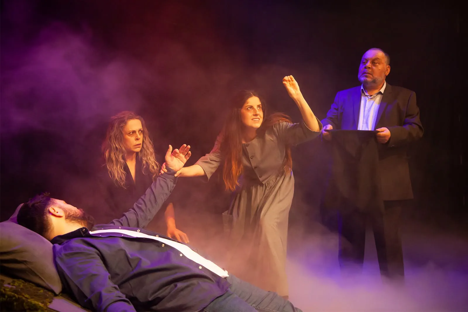 Lefkoşa Belediye Tiyatrosu’nun “Yanlışlık” adlı oyunu 22. Kıbrıs Tiyatro Festivali’nde prömiyerini yaptı