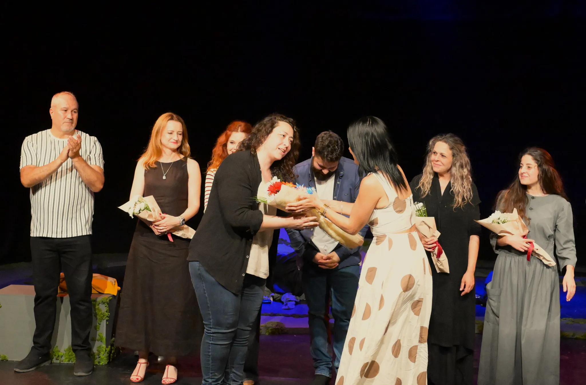 Lefkoşa Belediye Tiyatrosu’nun “Yanlışlık” adlı oyunu 22. Kıbrıs Tiyatro Festivali’nde prömiyerini yaptı