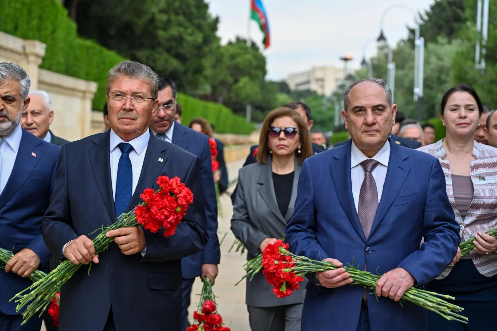 Üstel, Haydar Aliyev’in anıt mezarını ziyaret etti